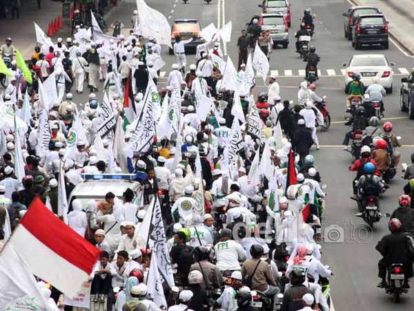 Konvoi Anti Maksiat, Sebagian Tanpa Helm