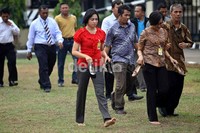 Petugas keamanan (Satpam) juga dilatih mengevakuasi karyawan dari dalam gedung.