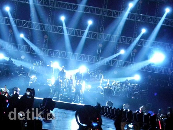 Wooww...Konser NKOTBSB Bikin Semua Histeris