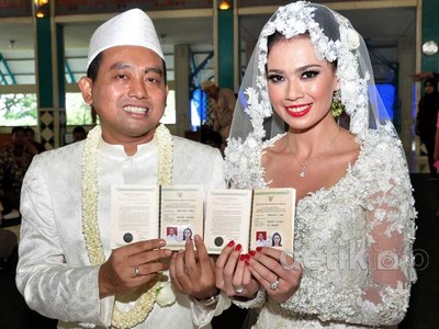 Catherine Wilson & Arofat Resmi Menikah