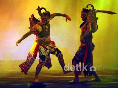 Menikmati Serunya Pertarungan Gatotkaca Kembar