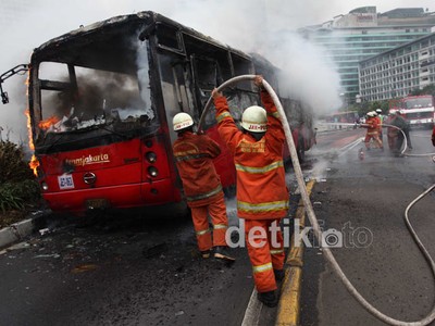 TransJ Terbakar di Bundaran HI