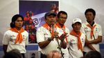 Pendaki Indonesia Kibarkan Merah Putih di Everest
