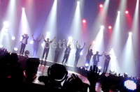 Personil NKOTB & BSB menggunakan batik kebanggaan Indonesia untuk mengakhiri 2 jam konser spektakuler tersebut. Beberapa lagu yang melegenda dinyanyikan seperti Step by Step, Please Dont Go Girl, As Long You Love Me dan NKOTBSB Mushup.