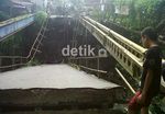 Jembatan di Medan Ambruk, 1 Orang Terjepit Reruntuhan
