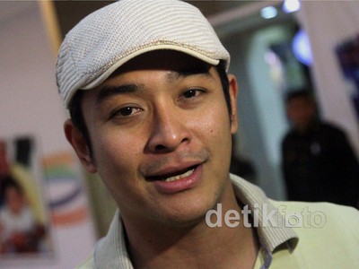Irgy Fahrezy Ganteng Bertopi Pet
