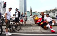 Tingkah maskot DIO yang lucu seringkali mengundang tawa.