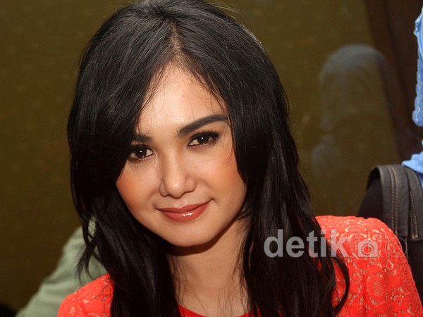 Yuni Shara, Segar & Cantik di Usia 40