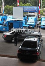 Bentley Mewah di Parkiran Eselon I Kemenkominfo
