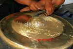Mengintip Pembuatan Gamelan
