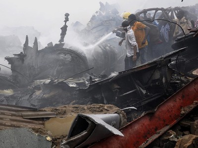 Pesawat Dana Air Terbakar, 153 Orang Terpanggang