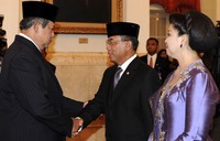 Presiden SBY mengucapkan selamat kepada Ketua Kompolnas yang baru, Djoko Suyanto. Rusman/Setpres.