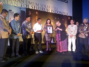 Pasang Lampu Solar Cell Terpanjang, Jasa Marga Masuk MURI