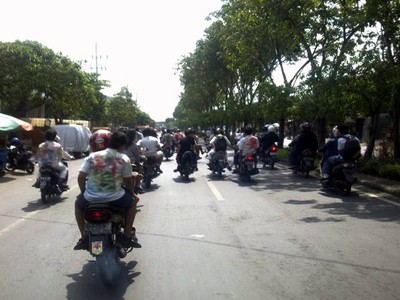 Puluhan Pelajar SMP Konvoi Motor Tanpa Helm