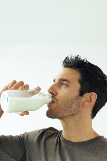 Susu yang Dipercaya Bisa Bikin Pria Greng