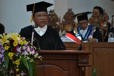Tak Korupsi, Menko Kesra Diganjar Gelar Doktor HC Unnes