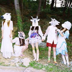 f(x) Berkostum Hewan untuk Album Electric Shock