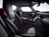 Interior SLS AMG. Di Indonesia mobil tersebut dijual dengan harga sekitar Rp 4 miliar. (dok Mercedes-Benz).