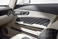 Interior SLS AMG. Aspek performa sepertinya yang menjadi fokus peremajaan mobil yang di Indonesia dijual sekitar Rp 4 miliar ini. (dok Mercedes-Benz).