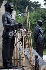 Merawat Patung Sang Proklamator