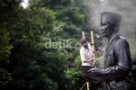 Merawat Patung Sang Proklamator