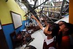 Atap Ruang Kelas SDN 20 Cipinang Ambruk
