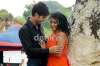 Sayang, dalam ceritanya itu Nova justru malah diselingkuhi oleh dua orang tersebut.