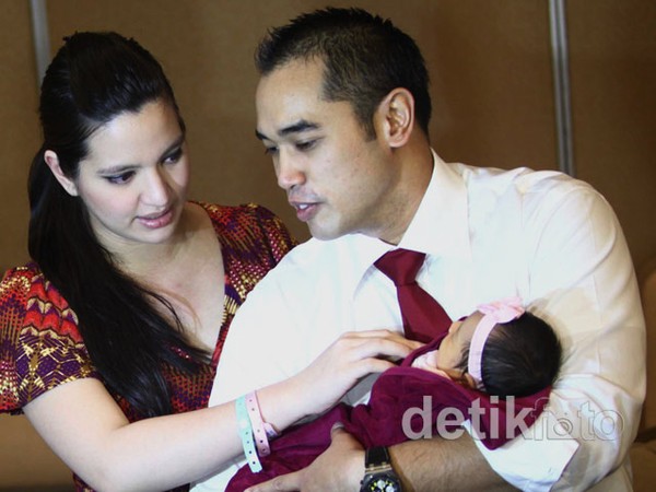 Ini Dia Anak Pertama Ardie Bakrie & Nia Ramadhani