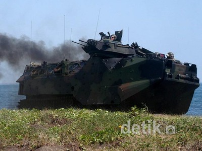 Marinir & USMC Latihan Pendaratan di Pantai