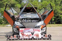 Dengan perpaduan orange dan hitam yang ditempeli sound sistem dan menutupi seluruh kabin, wajah interior Xenia 2007 menjadi ekstrem. Luthfi Andika/detikOto.