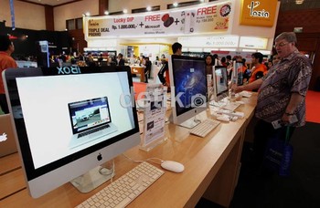 Pasar produk IT dan gadget terus bertumbuh di tanah air. Pelaksanaan program Festival Komputer Indonesia 2012 ini bisa menarik antusiasme masyarakat untuk berkunjung, bahkan melakukan transaksi.