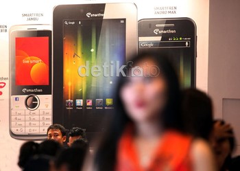 Berbagai jenis ponsel selular digelar dalam pameran Internasional Cellular Show 2012.