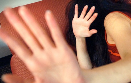 Duh! Pria Perkosa Keponakan & Rekam Aksi Bejatnya