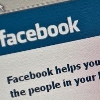 Kurangi Buka Facebook Habis Melahirkan Biar Tak Mudah Stres