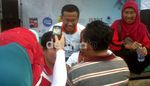 Dahlan Iskan Goyang Iwak Peyek di Bogor
