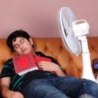 Awas! Tidur dengan Kipas Angin Semalaman Bisa Fatal