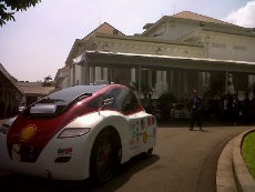 Melaju Ratusan Kilometer dengan Baterai dan Minyak Jelantah