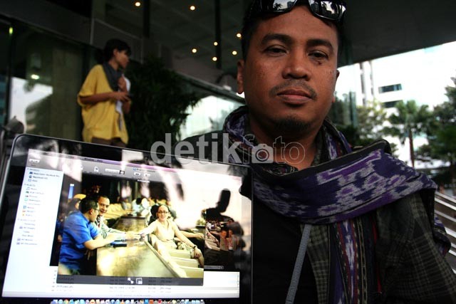 Diperiksa KPK, Fotografer Tribun Serahkan 13 Foto Angie Pegang BB