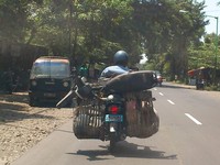 Motor naik motor. (Foto Dini Nastiti).