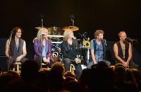 Bukan hanya beraksi, Vivian Campbell, Rick Savage Joe Elliott, Rick Allen dan Phil Collen sempat tanya jawab di panggung. Frazer Harrison/Getty Images.