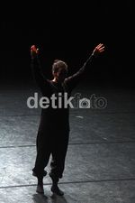 Tarian Le Temps Scalle Hipnotis Penonton