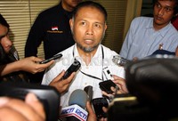 Menurut Bambang, saat ini KPK tengah memproses surat penahanan atas dua orang itu. Ramses/detikcom.