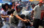 Bahu Jalan Dipenuhi PKL, Tanah Abang Macet