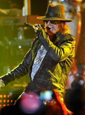 Habis Konser, Kalung Rp 1,9 M Axl Roses Digondol Maling