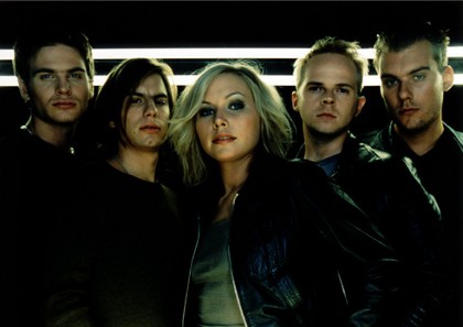 Jadi Promotor, Ridho Hafiedz Langsung Gaet The Cardigans