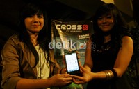 Keduanya dipilih oleh Cross untuk menjadi pengisi acara dan model dalam acara peluncuran handphone terbarunya Cross Andromeda A7, Kamis (7/6) di Pisa Kafe Mentang, Jakarta Pusat.