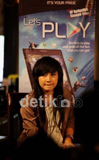 Pasca hengkang dari ajang Indonesian Idol 2012, Rosa dan Dera mengaku akan tetap berkarir dan terus eksis mewarnai industri musik tanah air.