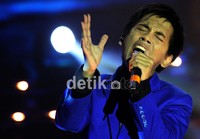 Ryan dmasiv menyanyi dengan penuh penghayatan. Gus Mun/detikHot.