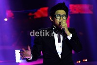 Ivan tampil berkacamata. Gus Mun/detikHot.