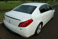 Peugeot 508 sangat mengutamakan aerodinamika. Terlihat dengan bodi yang mengecil ke belakang. Eksteriornya minim garis tapi ringkas dan terkesan elegan.